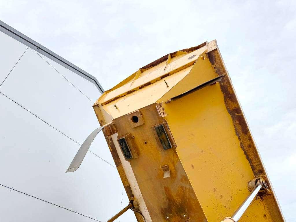 Caterpillar 725 - Automatic Greasing / Body Heating Photo 23