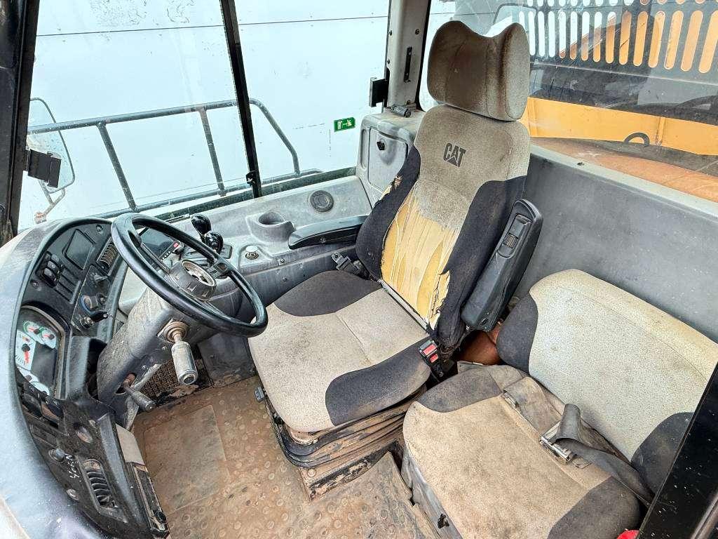 Caterpillar 725 - Automatic Greasing / Body Heating Photo 9