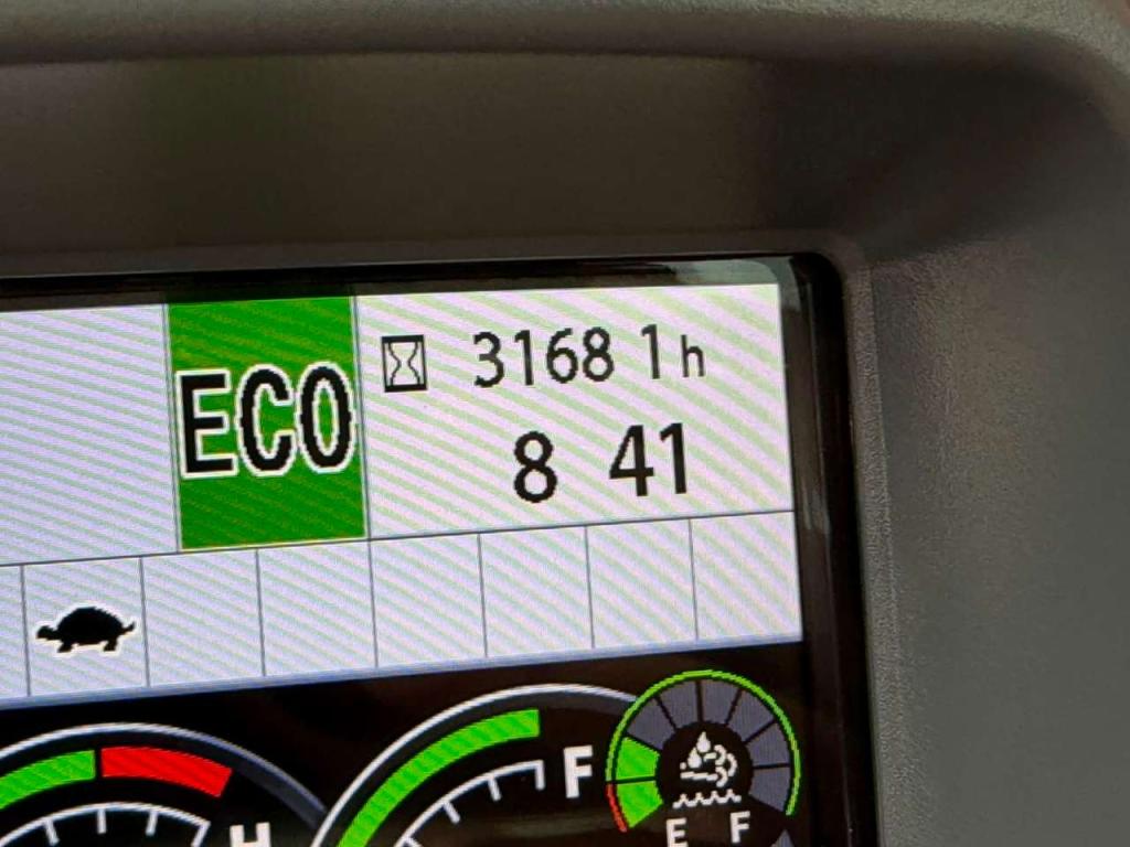 Hitachi ZX300LCN-6 Photo 22