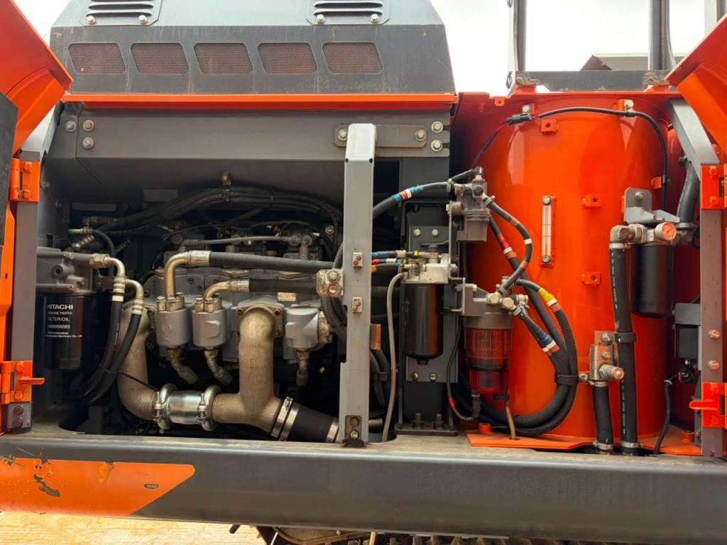 Hitachi ZX300LCN-6 Photo 28