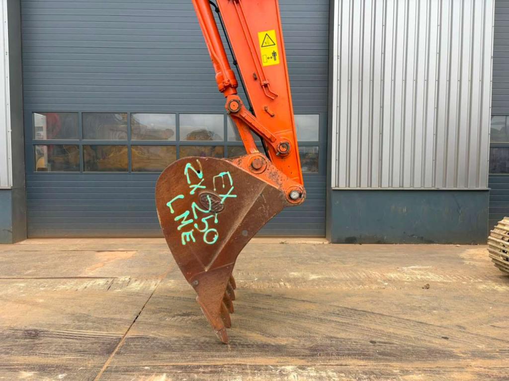Hitachi ZX300LCN-6 Photo 9