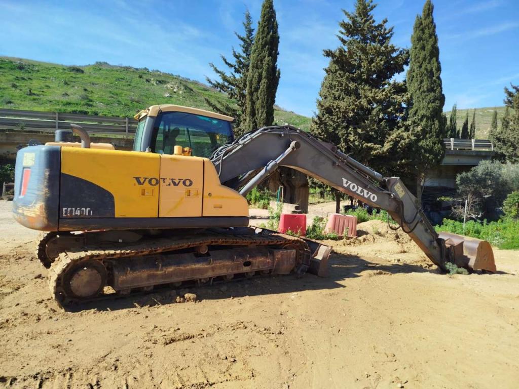 Volvo EC140DL Photo 2