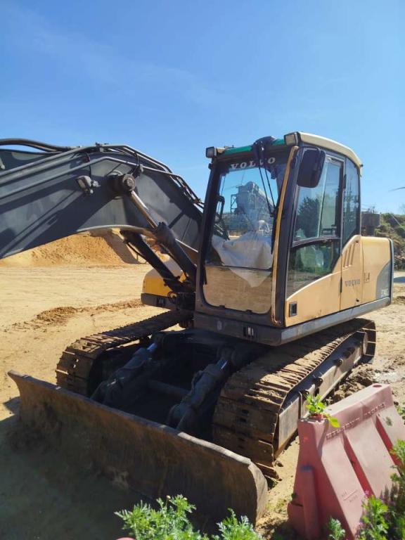 Volvo EC140DL Photo 3