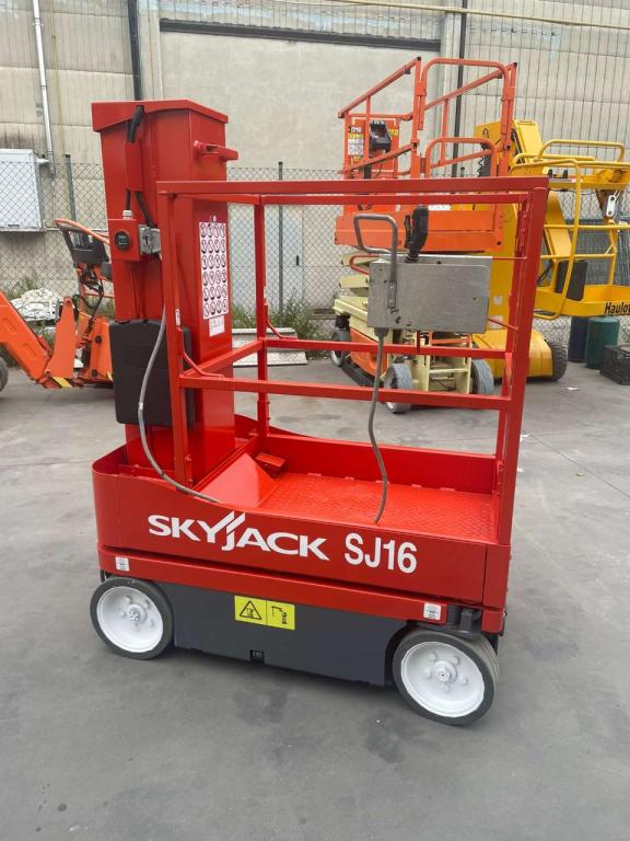 SkyJack SJ16 Photo 1
