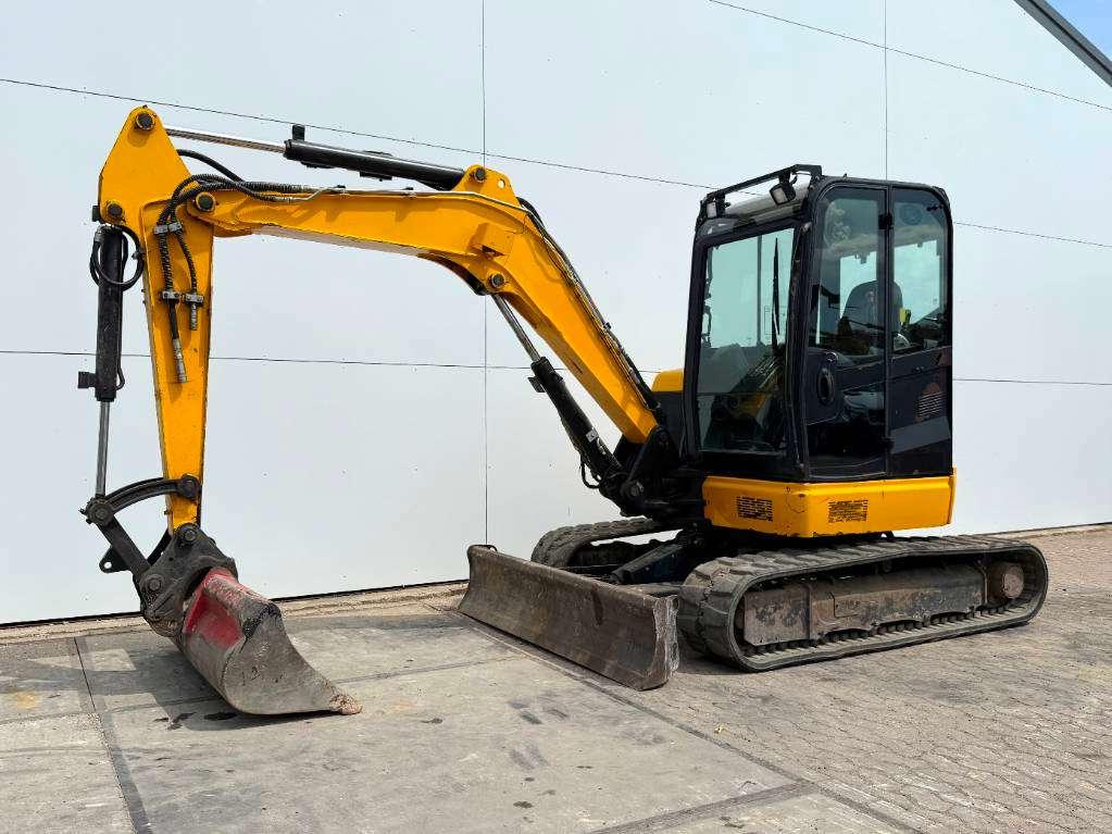 JCB 48Z-1 - Hammer Lines / Quick Coupler Photo 2