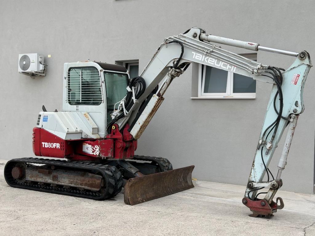Takeuchi TB80 FR Photo 2