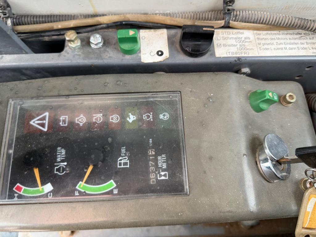 Takeuchi TB80 FR Photo 8