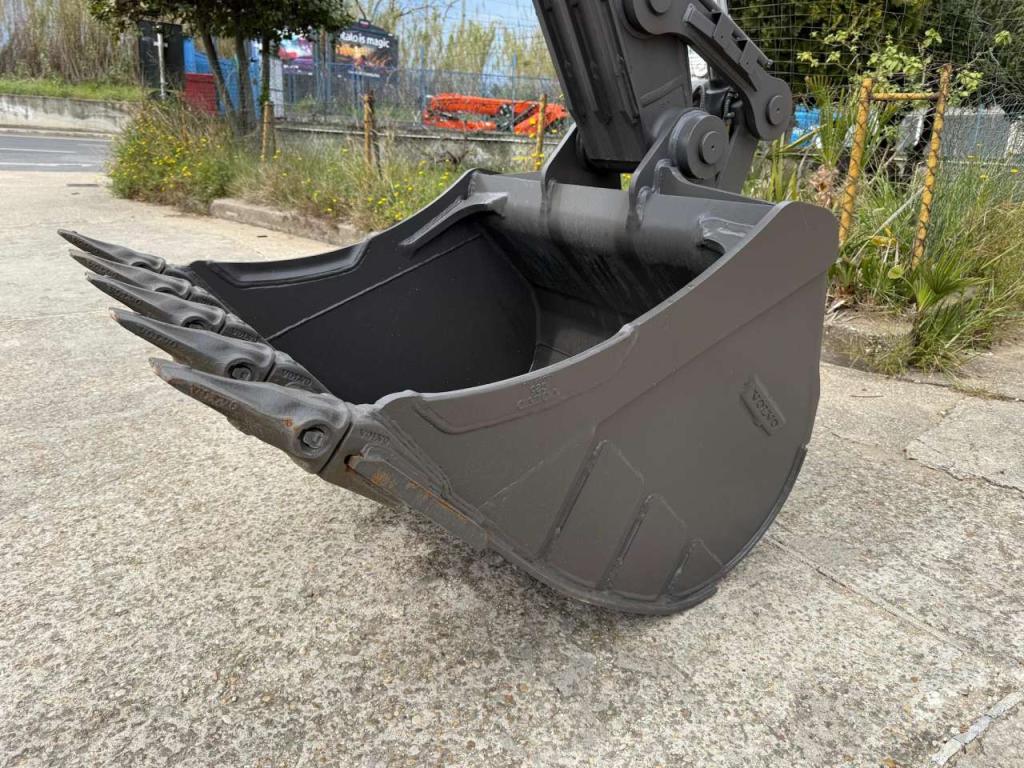 Volvo ECR145FL5 Photo 21