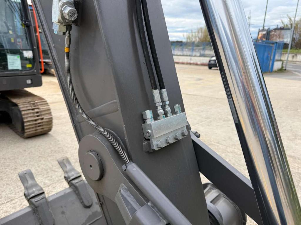 Volvo ECR145FL5 Photo 22