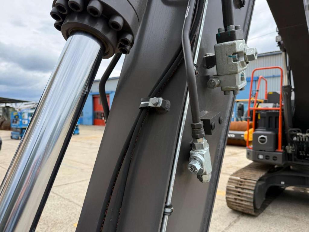 Volvo ECR145FL5 Photo 24
