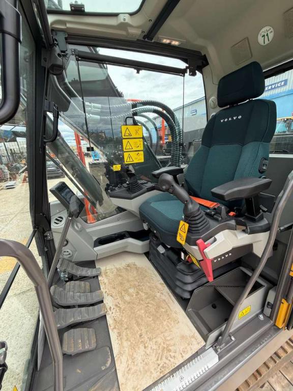 Volvo ECR145FL5 Photo 9