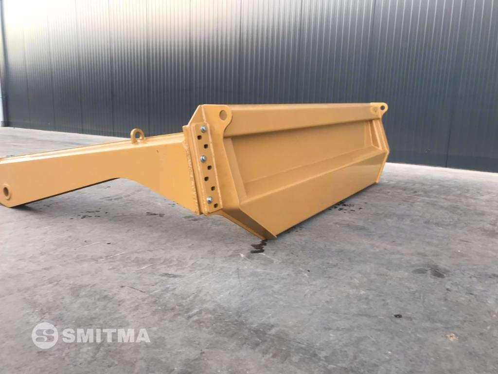 Rear hatch for Caterpillar 730 Photo 2