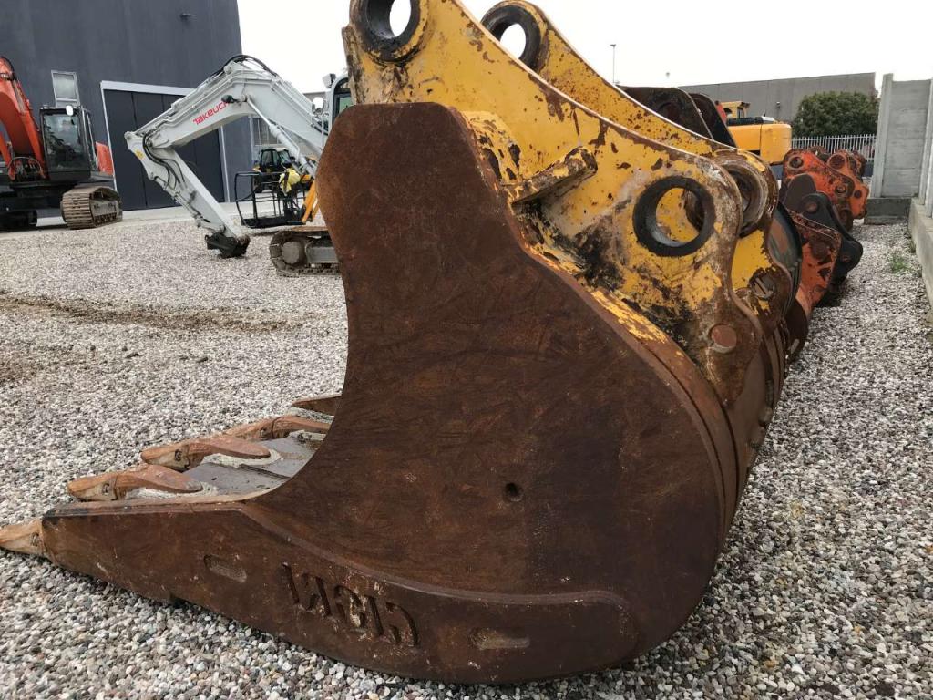 Komatsu PC1250 Photo 3