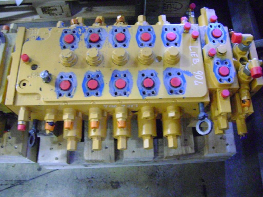 Hydraulic distributor for Liebherr 904 Photo 2
