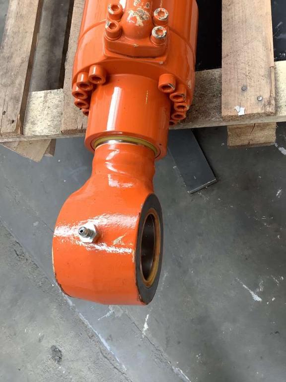 Piston for Hitachi ZX 160 LC Photo 3