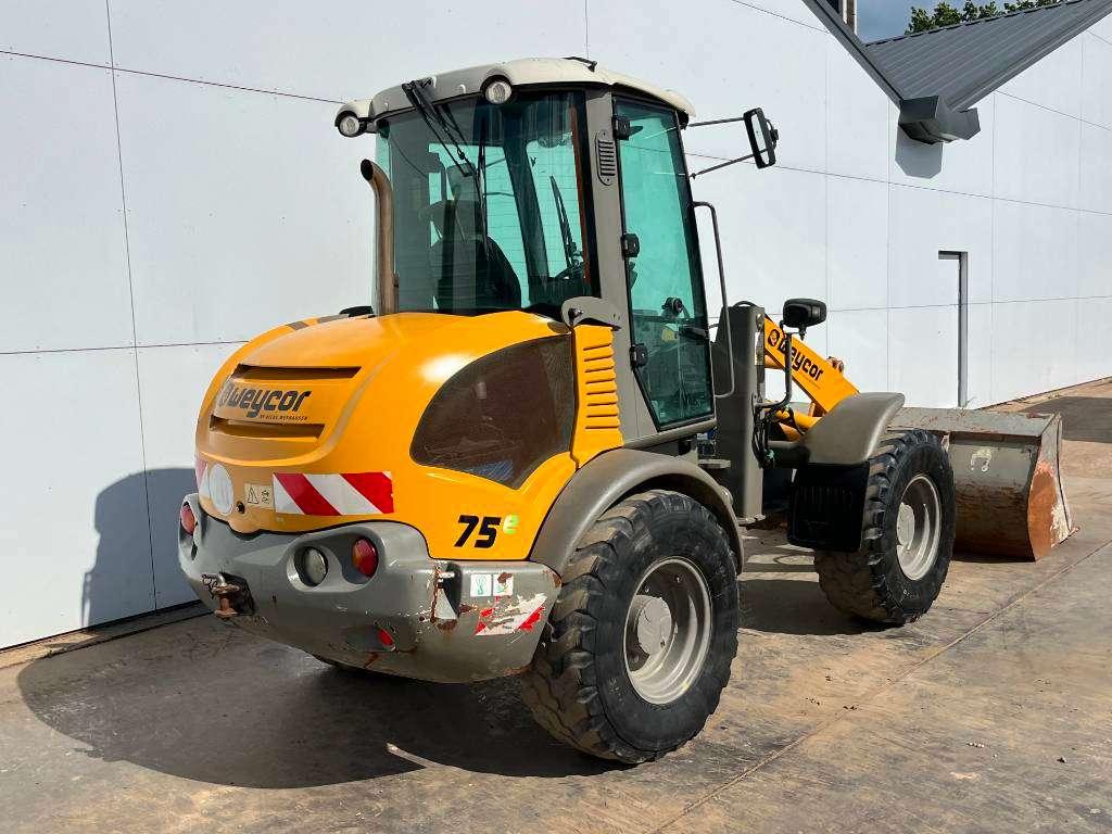 Atlas 75E - German Machine / Quick Coupler Photo 5