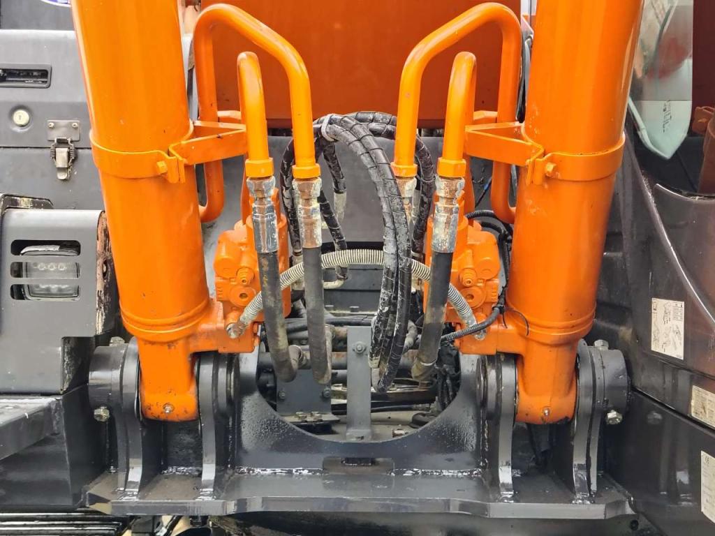 Hitachi ZX 210LCN-6 M Photo 8