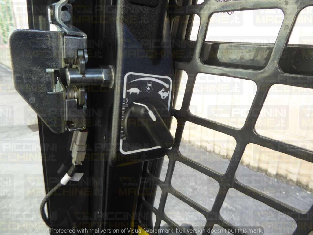 Bobcat S590 HF Photo 22