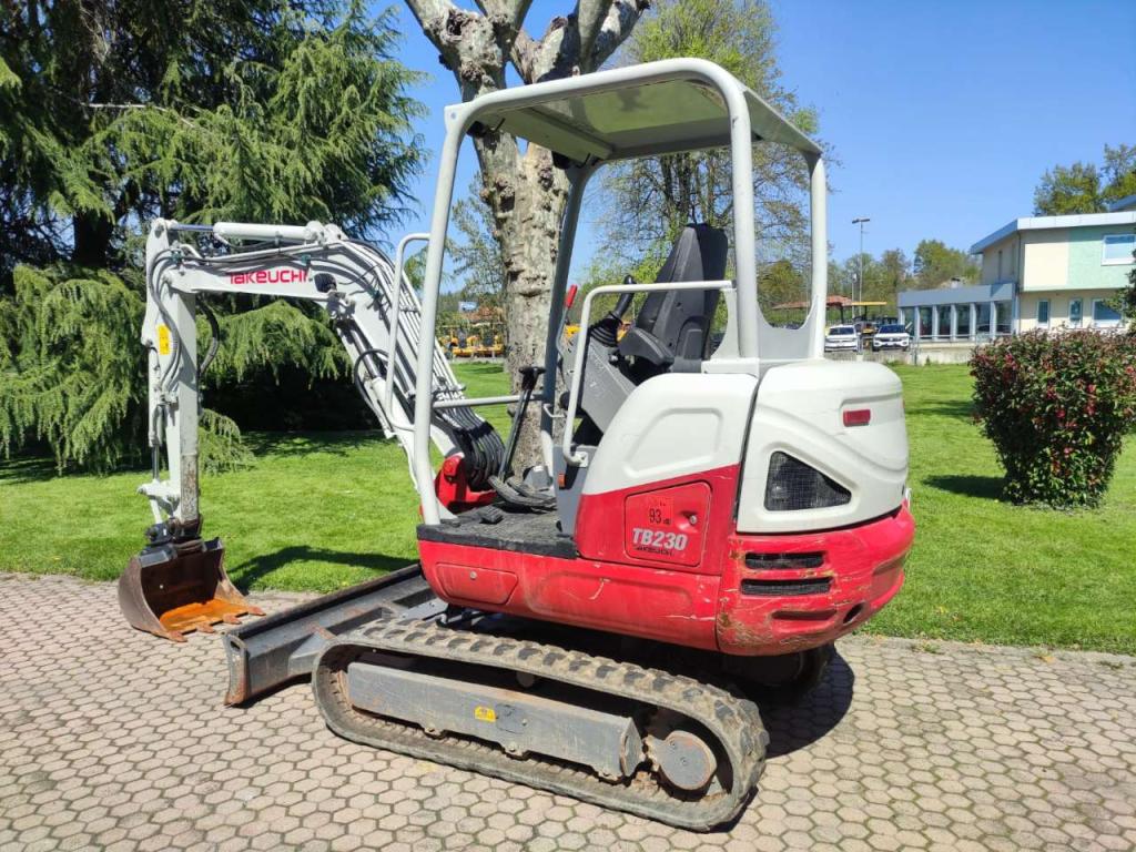 Takeuchi TB230 Photo 4