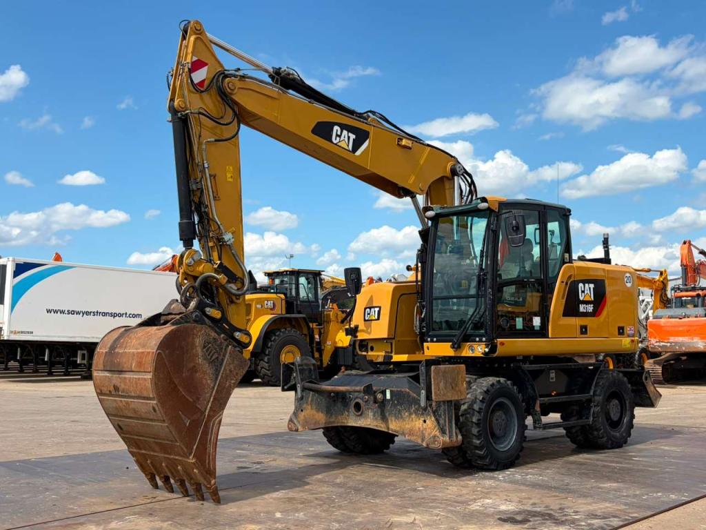 Caterpillar M316F Mobile excavator Photo 3