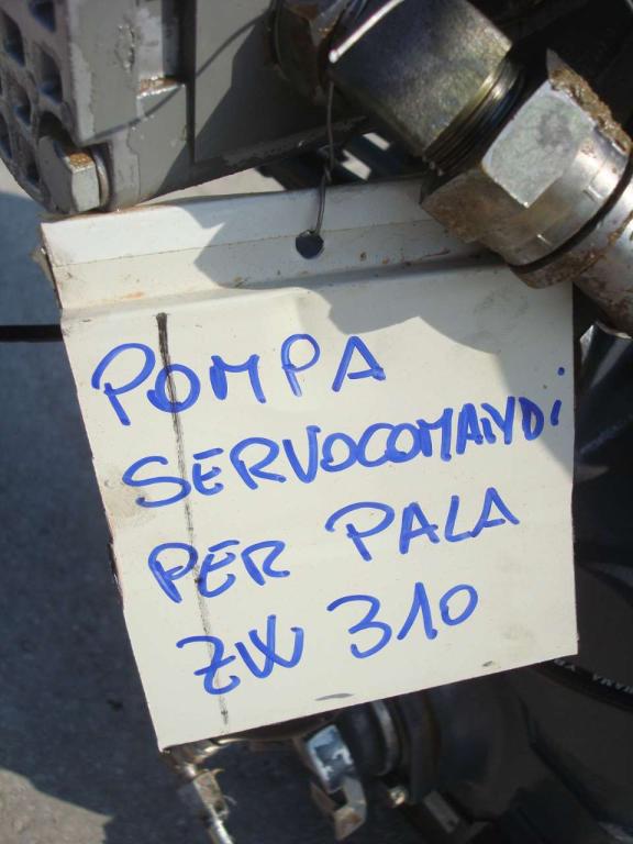 Servocontrol hydraulic pump for Hitachi ZW 310 Photo 3