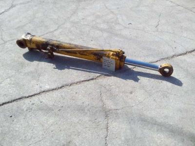 Lifting piston for Caterpillar 920 sold by OLM 90 Srl