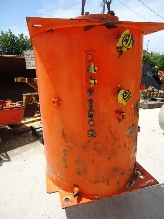 Oil tank for Hitachi ZAXIS 350-3 Photo 2
