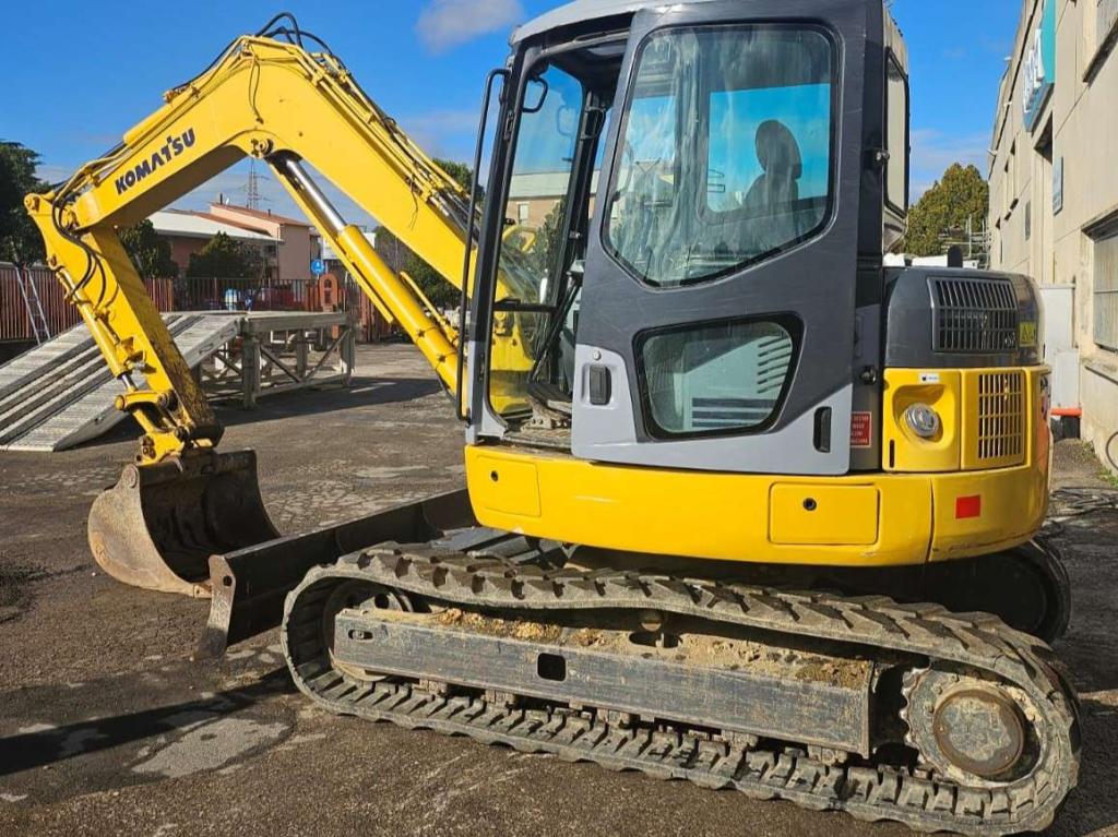 Komatsu PC78MR-6 Photo 8