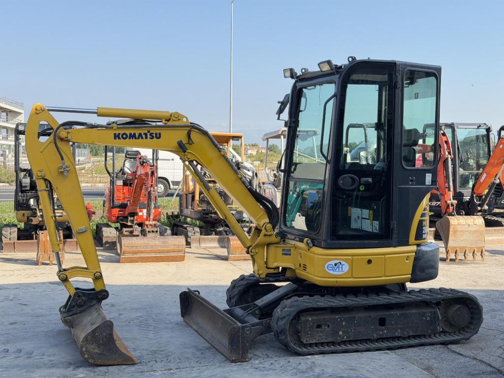 Komatsu PC26MR-3 Photo 4