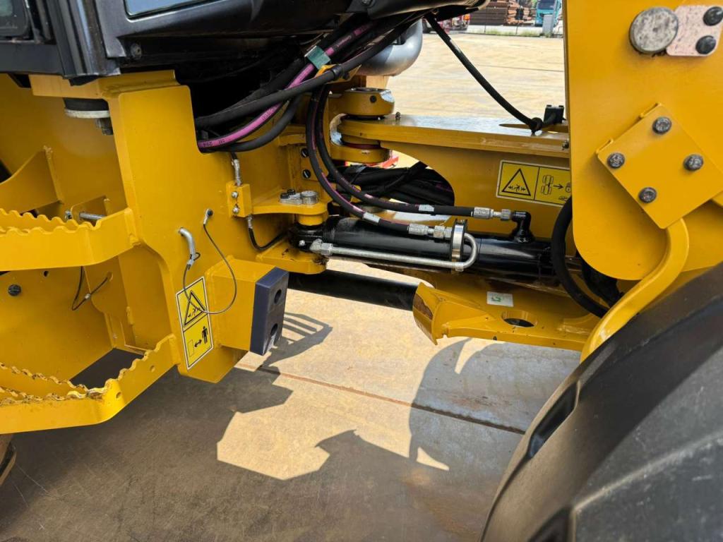 Caterpillar 908M Photo 19
