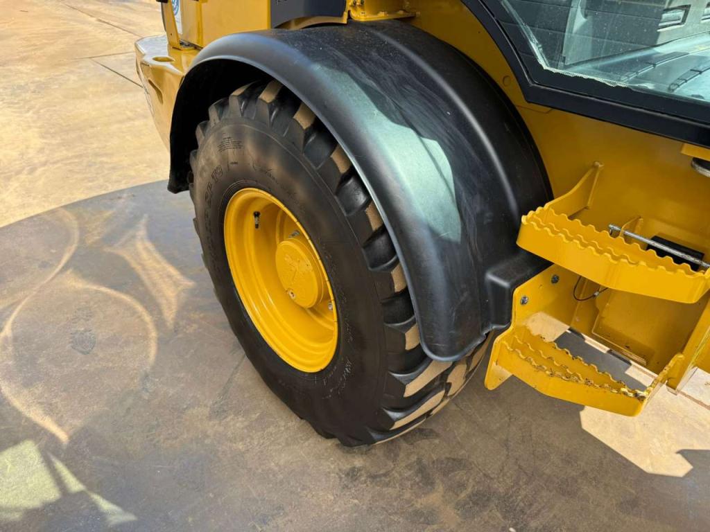 Caterpillar 908M Photo 20
