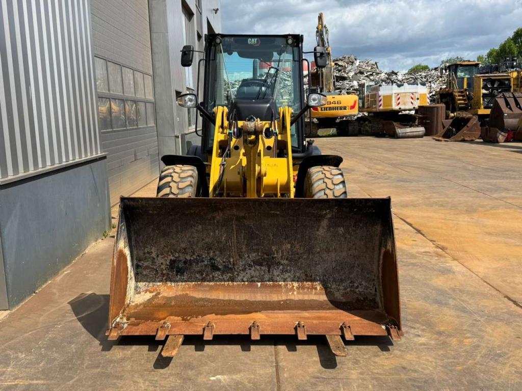 Caterpillar 908M Photo 7