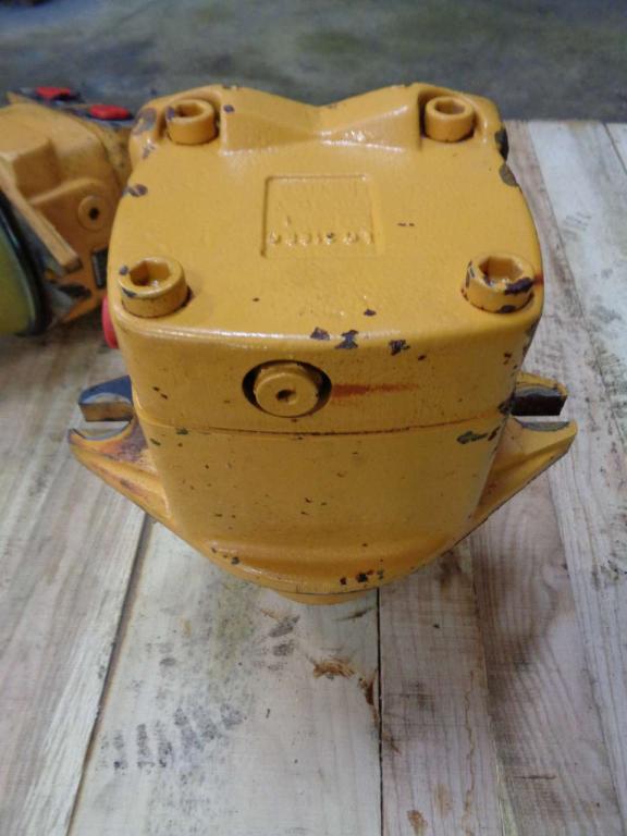 Track motor for Liebherr 954 B Photo 3