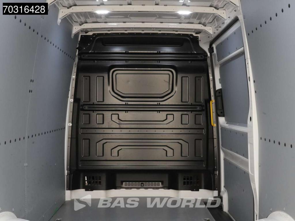 Volkswagen Crafter 140pk 2025 model L3H3 Airco Camera CarPlay Parkeersensoren v+a Euro6 L2H2 Airco Photo 11