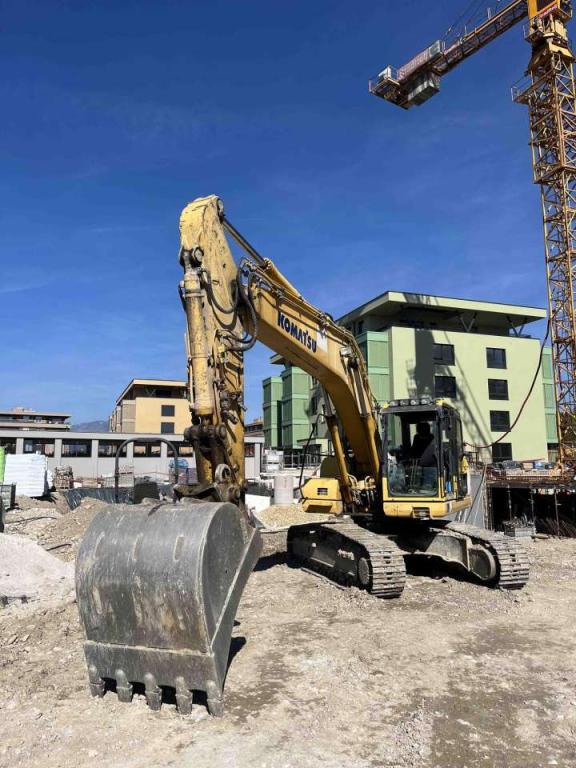 Komatsu PC210NLC-8 Photo 1