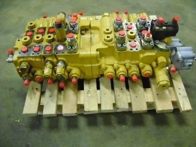 Hydraulic distributor for Caterpillar 320 B Photo 1