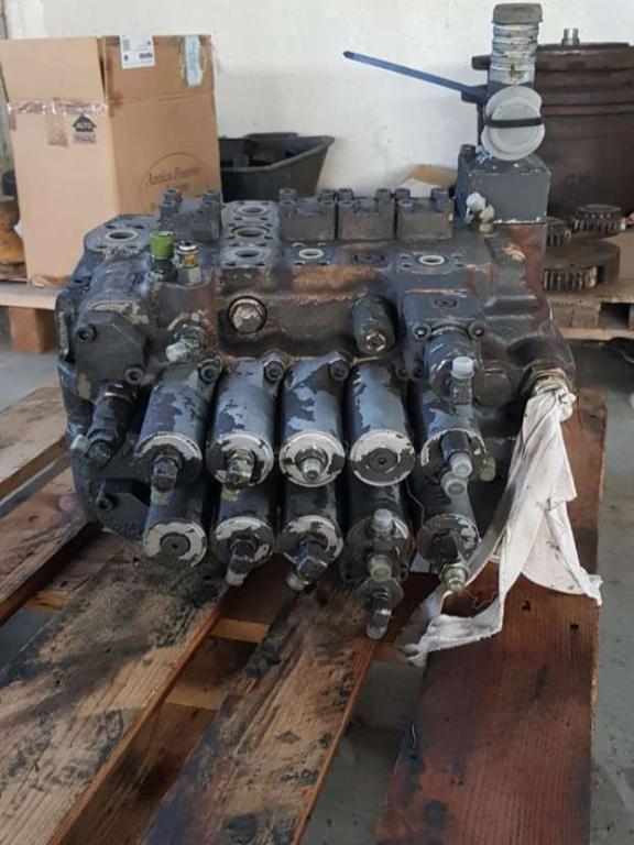 Hydraulic distributor for Case CX 290 Photo 3