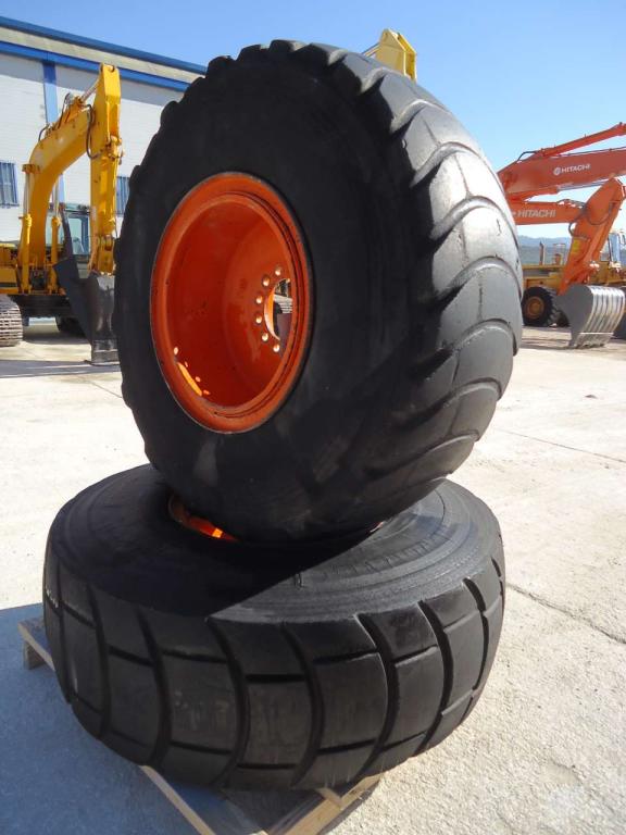 Tire with rim for Fiat Hitachi W130 Photo 3
