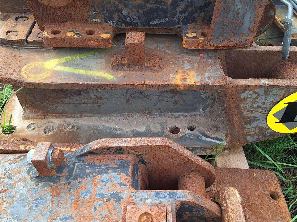 S3 for 35-43 ton excavators Attachment plate Photo 2