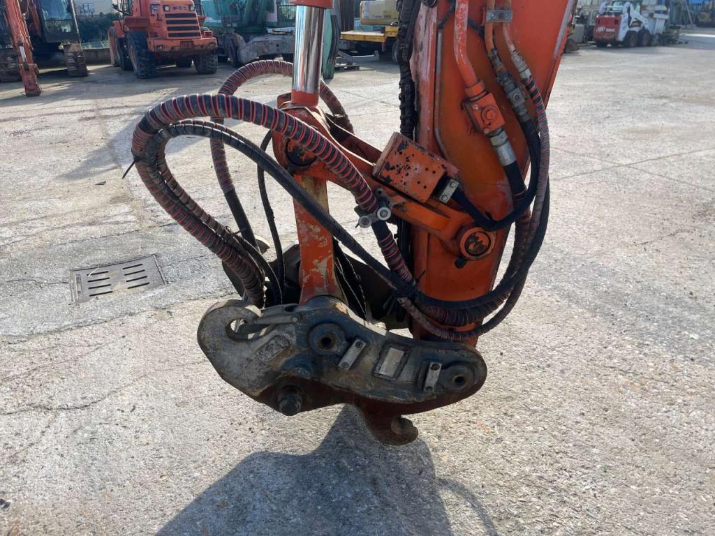 Hitachi ZX300LCN-6 Photo 12