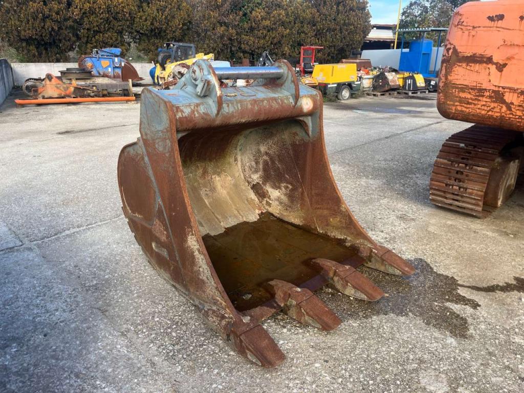 Hitachi ZX300LCN-6 Photo 13
