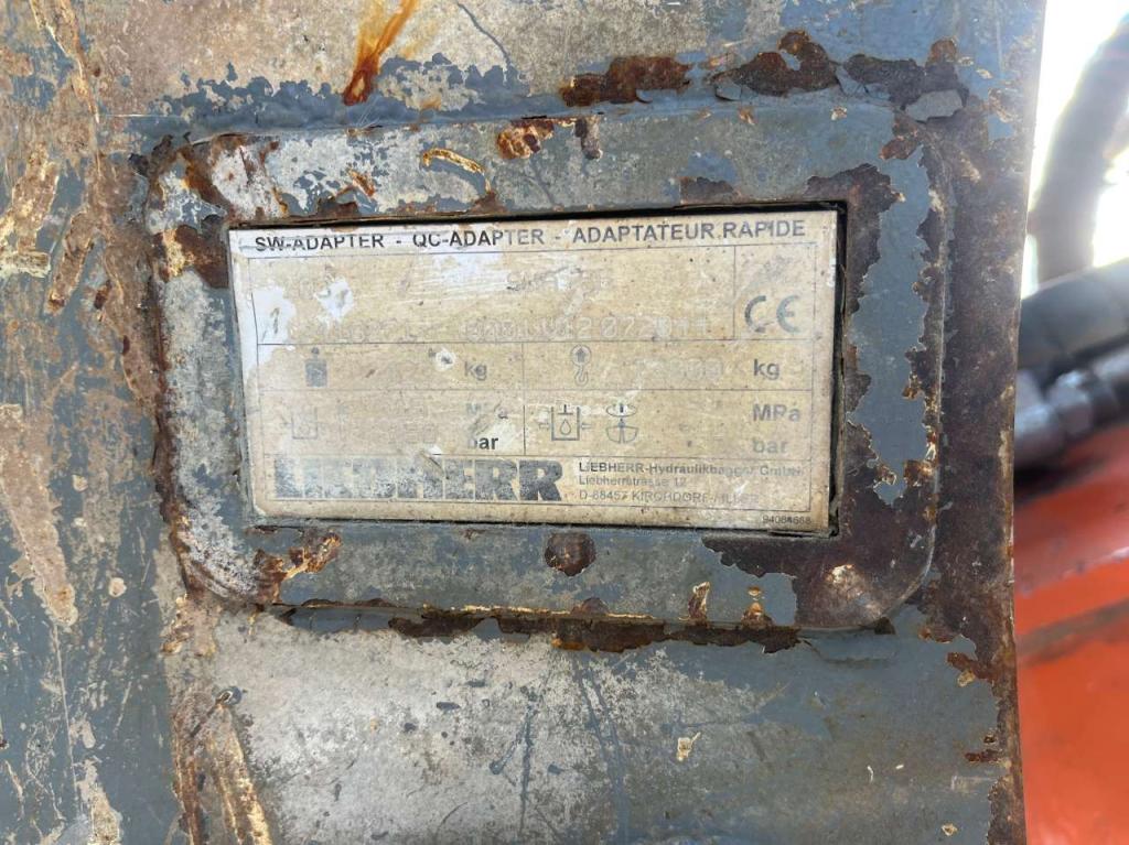 Hitachi ZX300LCN-6 Photo 16