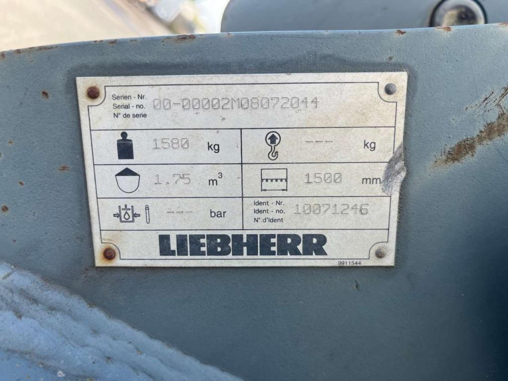 Hitachi ZX300LCN-6 Photo 17