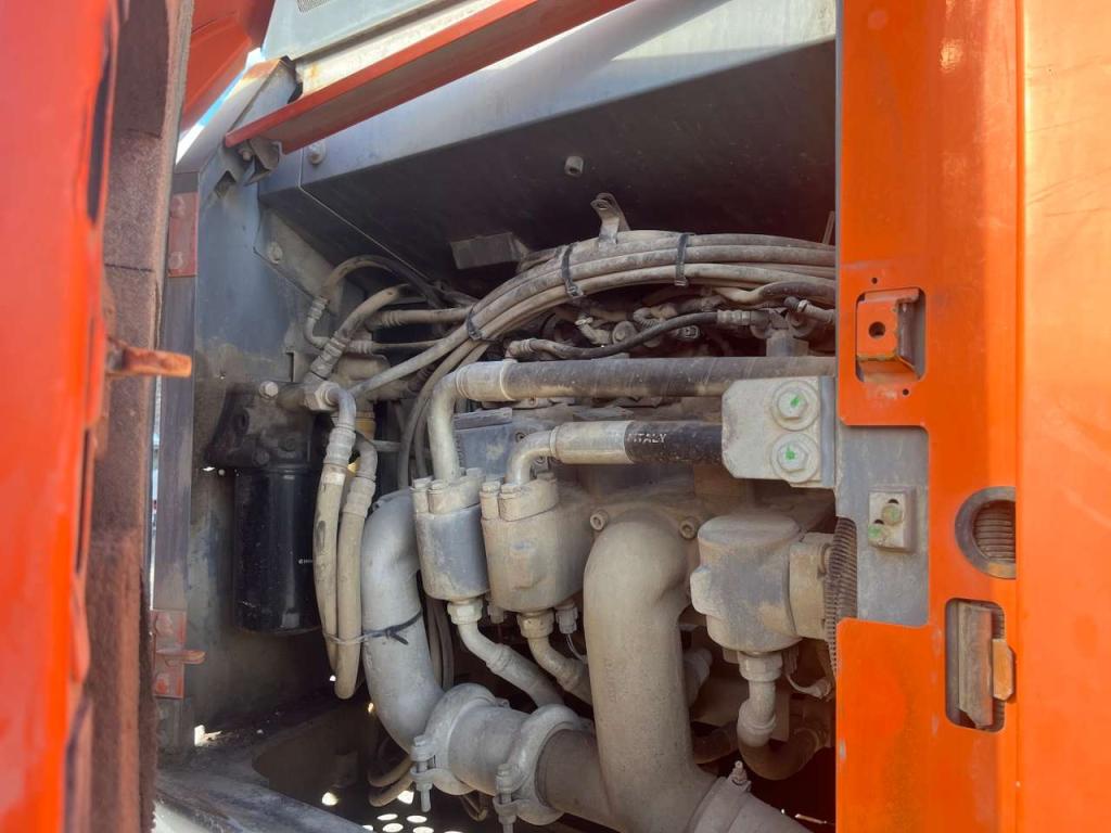 Hitachi ZX300LCN-6 Photo 7