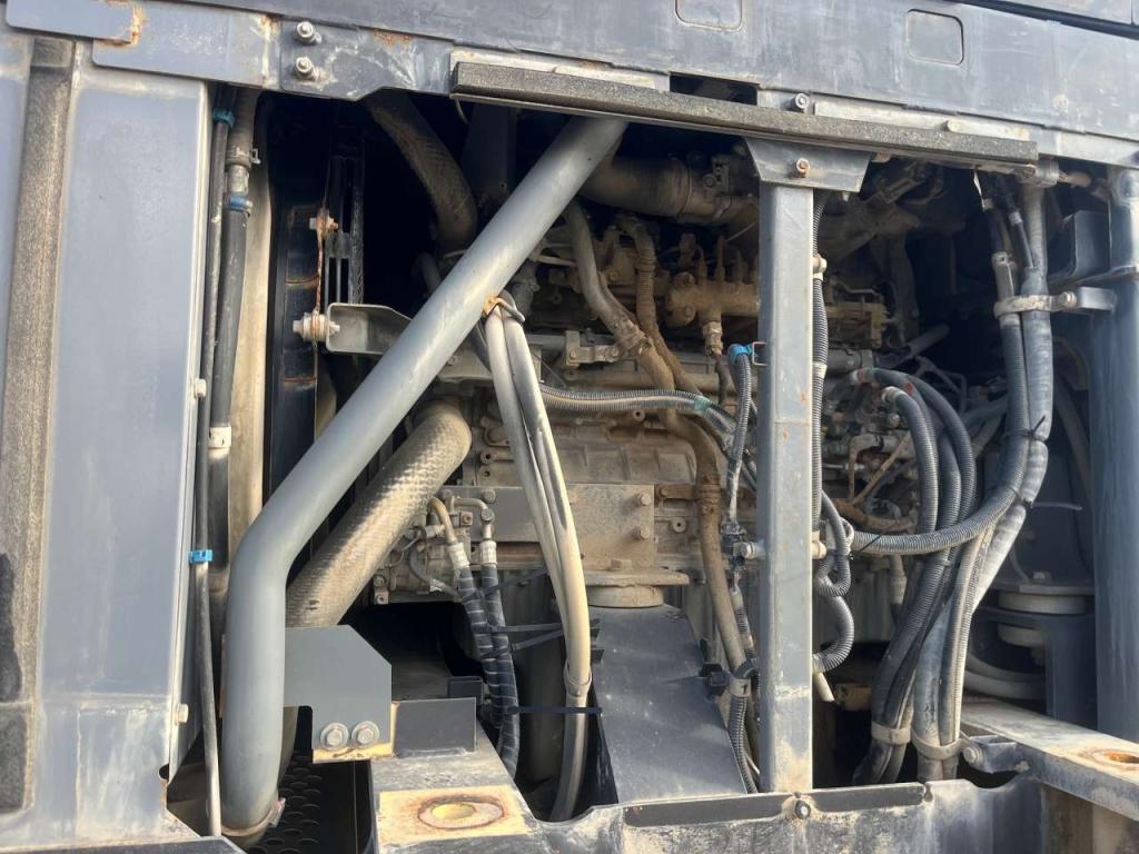 Hitachi ZX300LCN-6 Photo 8