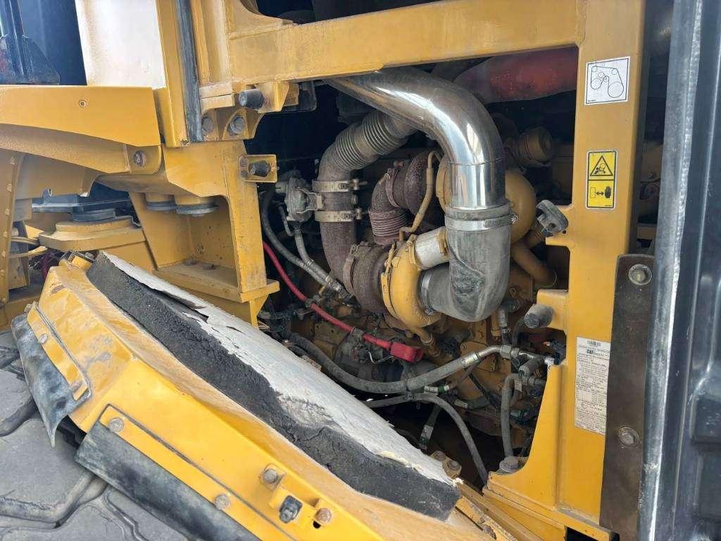 Caterpillar 950GC Photo 23