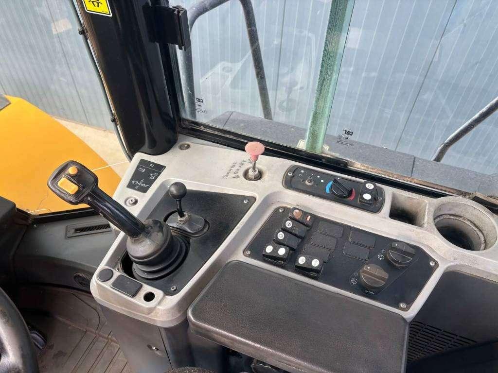 Caterpillar 950GC Photo 27