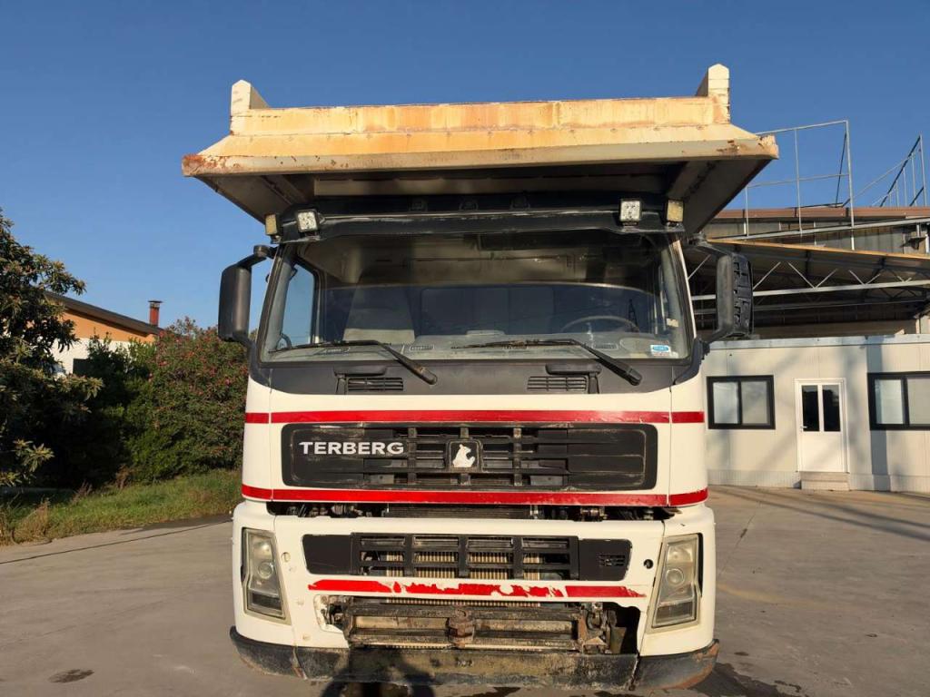 Volvo FM420 Photo 15