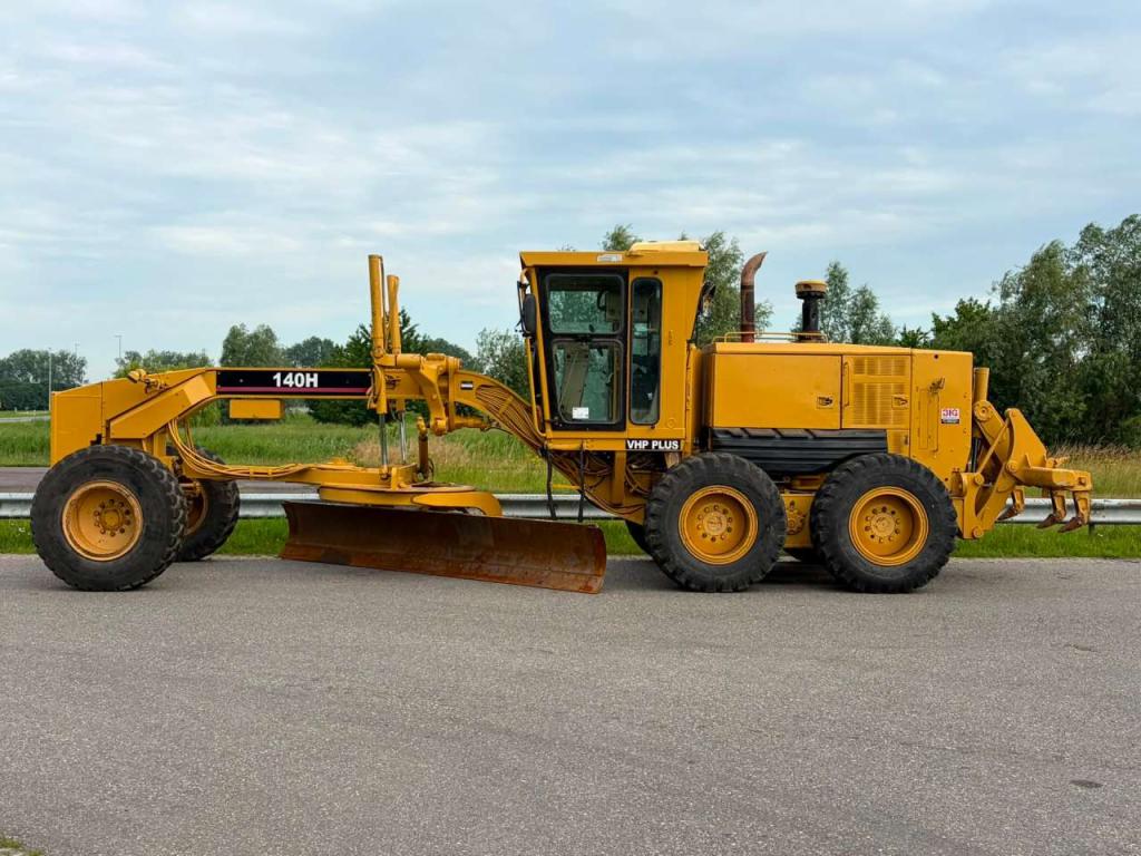 Caterpillar 140H Photo 1