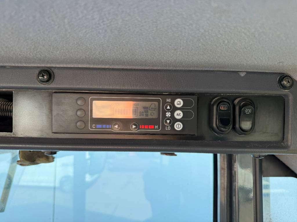 Komatsu WA200PZ-6 - Auto Greasing / Joystick Controls / AC Photo 12